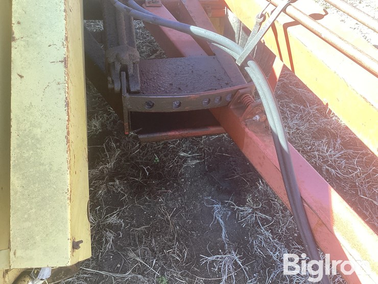 new-holland-880-image-16