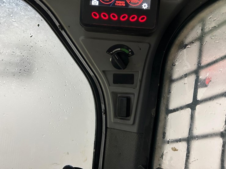 2019-caterpillar-259d-image-22