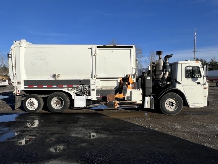 2013-mack-leu612-image-3