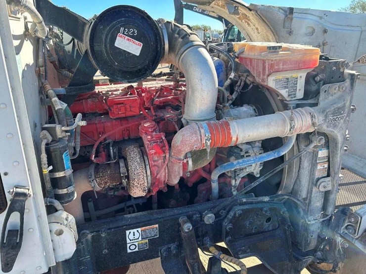 2016-peterbilt-365-image-10