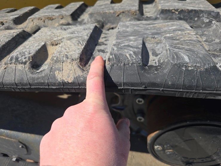 2012-deere-329d-image-29