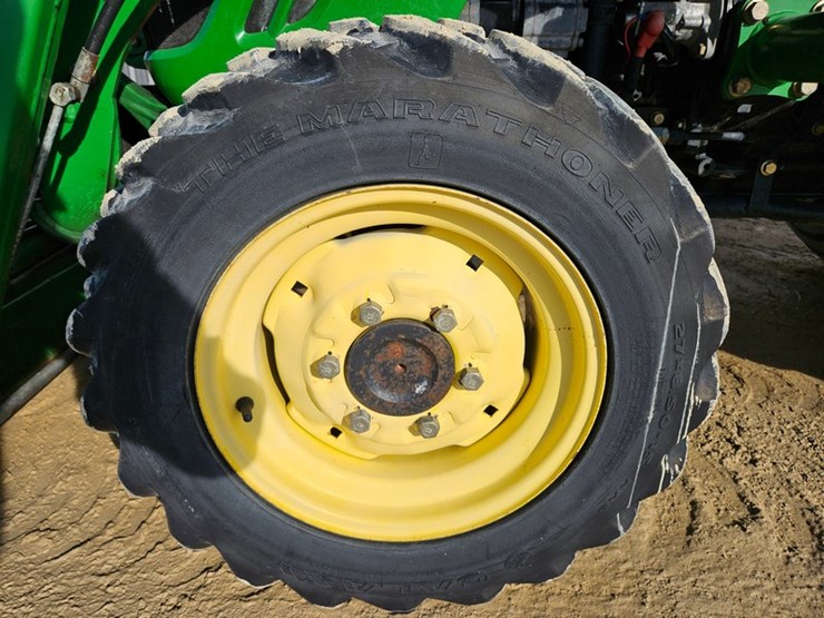 john-deere-3320-image-13