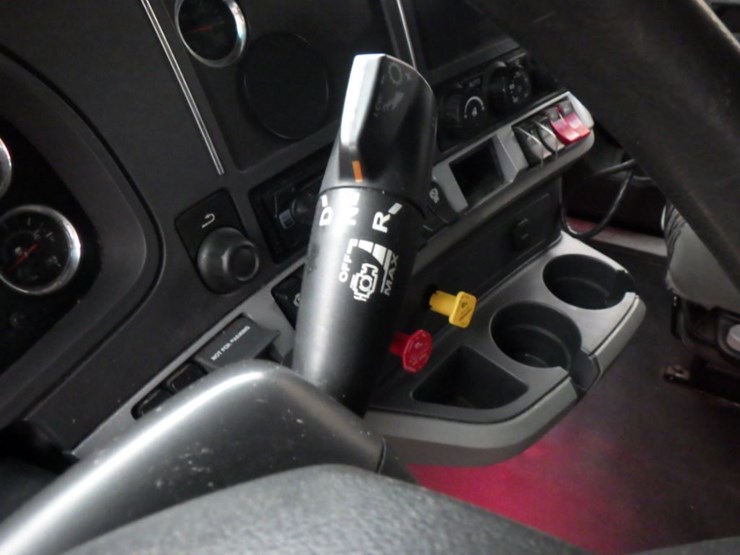 2022-kenworth-t680-image-15