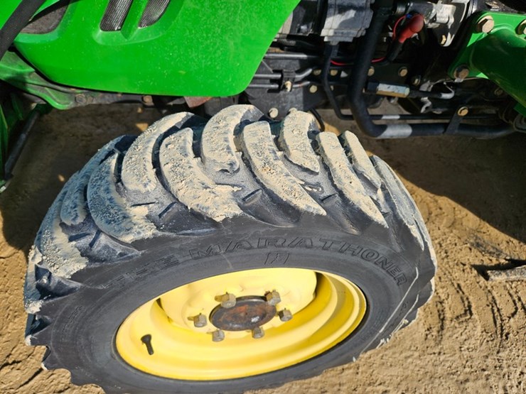 john-deere-3320-image-14