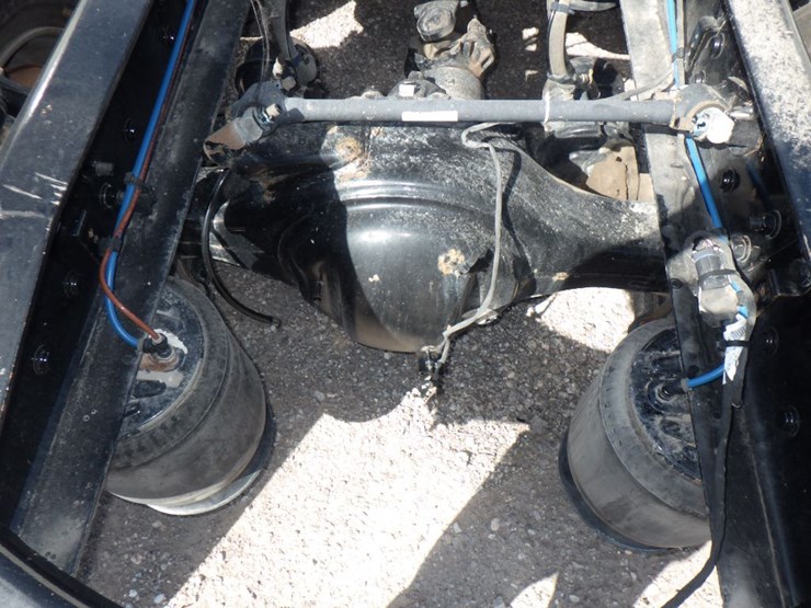 2023-freightliner-cascadia-126-image-13