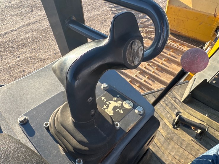 2019-deere-450k-lgp-image-19
