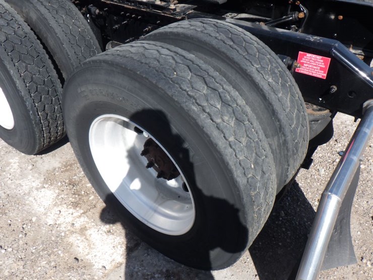 2023-volvo-vnl-760-image-16