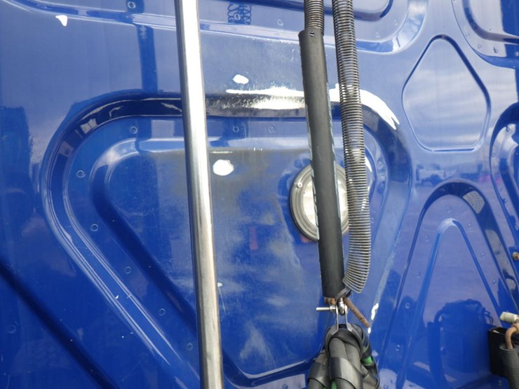 2019-freightliner-cascadia-126-image-19