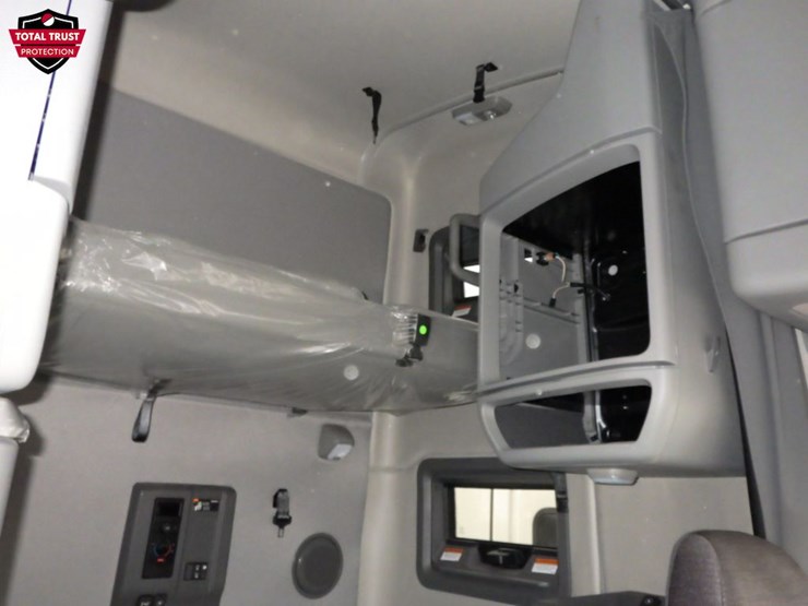 2025-volvo-vnl-760-image-4