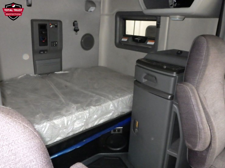 2025-volvo-vnl-760-image-5