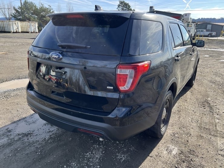 2016-ford-explorer-image-4