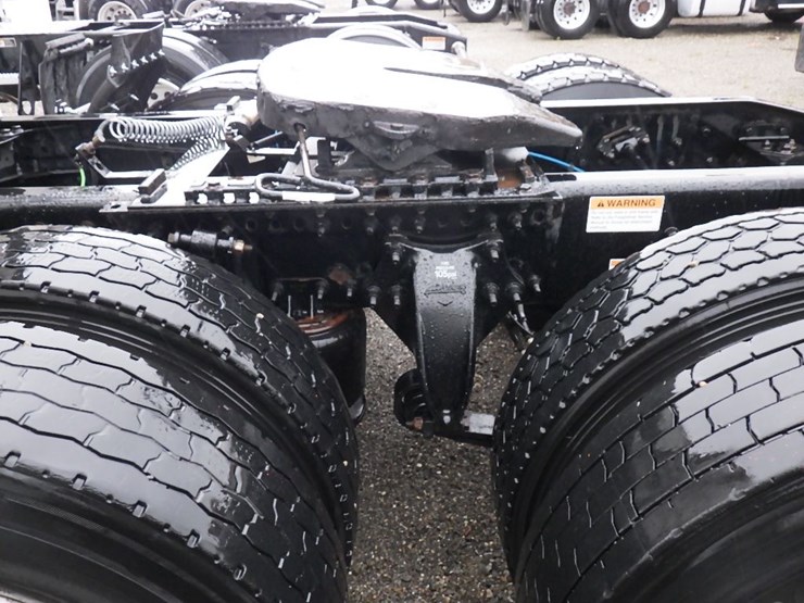 2020-freightliner-cascadia-126-image-20