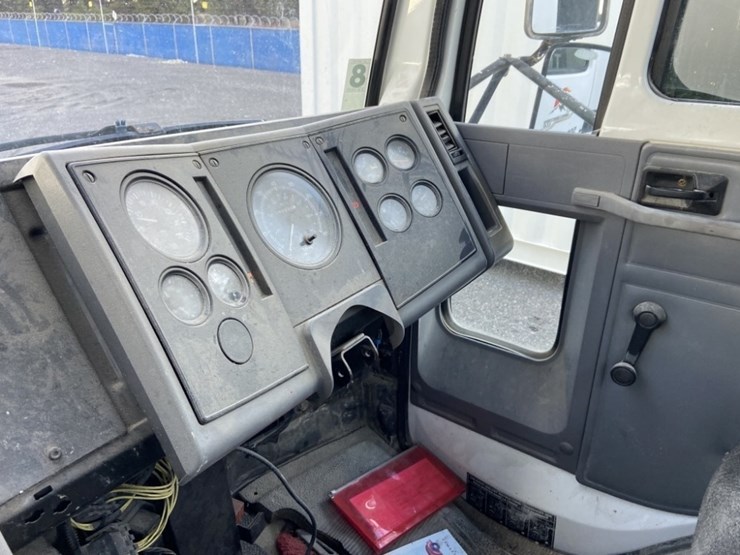 2005-freightliner-fc80-image-20