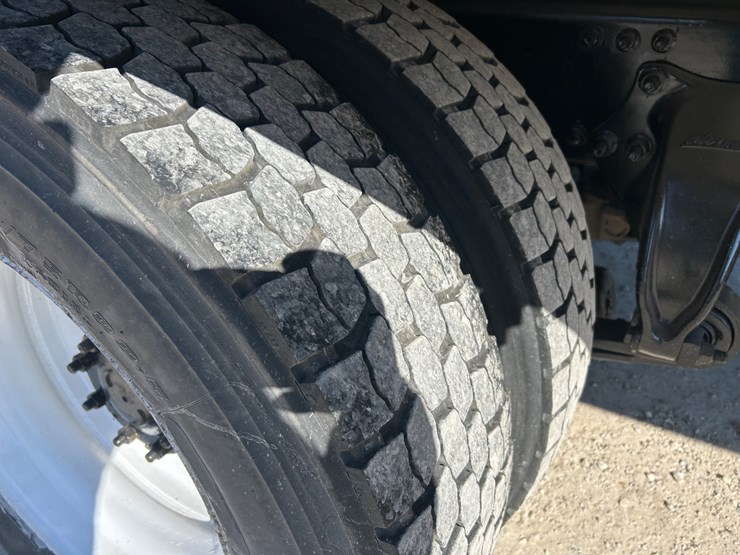 2018-freightliner-m2-106-image-84