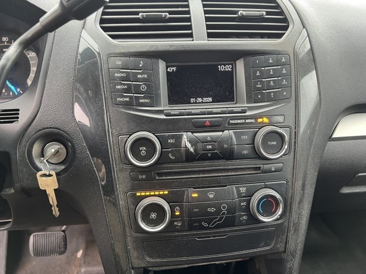 2017-ford-explorer-image-28