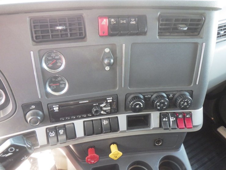 2020-kenworth-t680-image-19