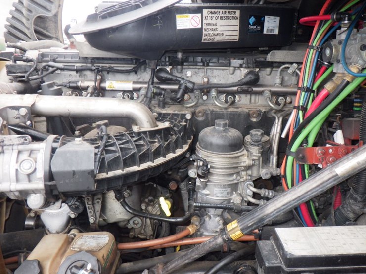 2014-freightliner-cascadia-125-image-21