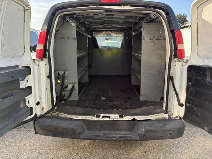 2008-chevrolet-express-3500-image-12