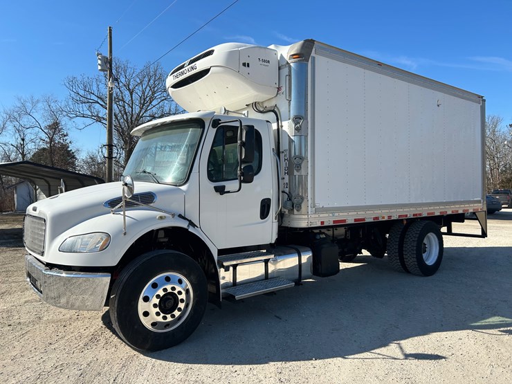 2018-freightliner-m2-106-image-3