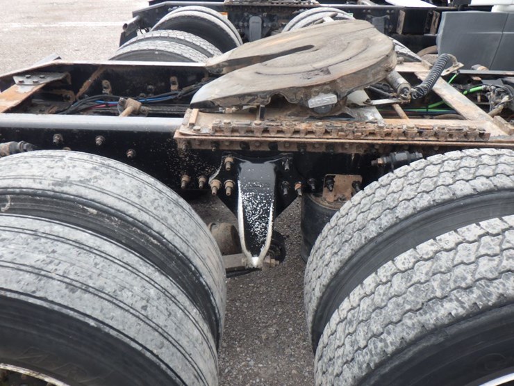 2014-freightliner-cascadia-125-image-4