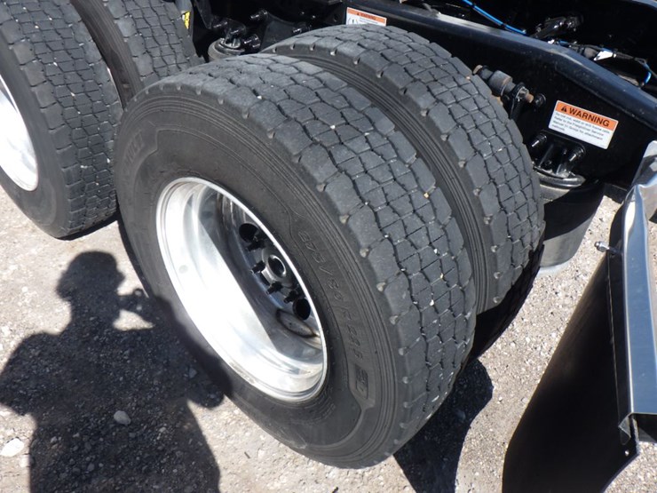 2024-freightliner-cascadia-126-image-14