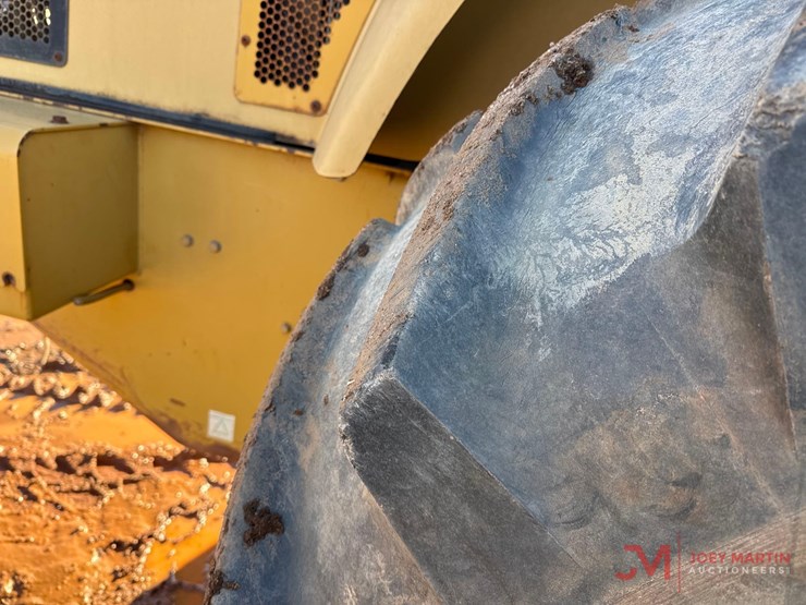 2005-caterpillar-cp-563e-image-13