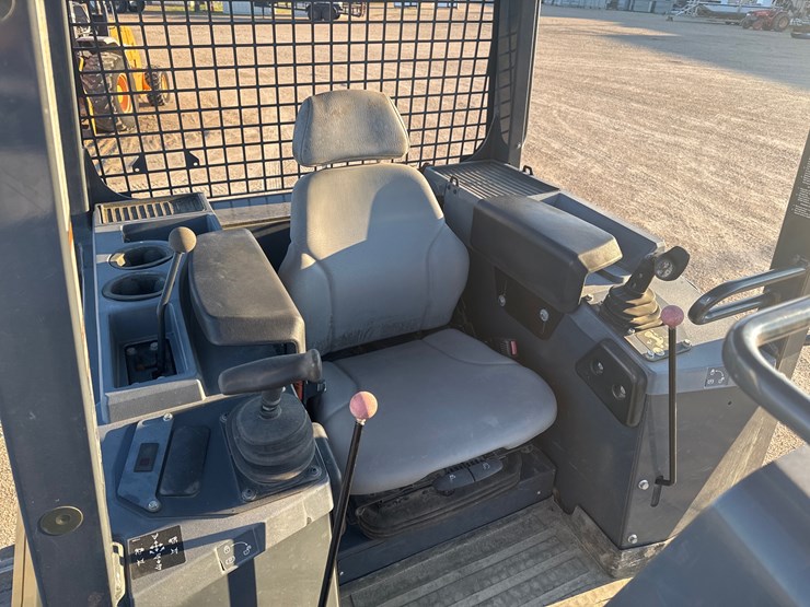 2019-deere-450k-lgp-image-14