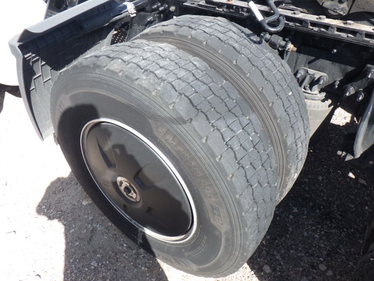 2024-freightliner-cascadia-126-image-15