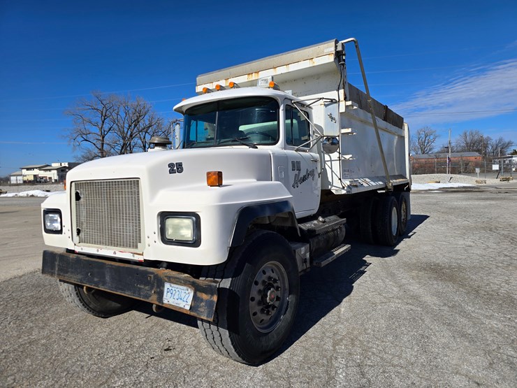 2001-mack-rd688s-image-3