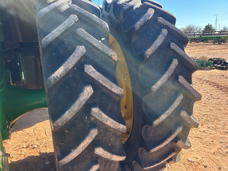 2010-john-deere-8320r-image-10