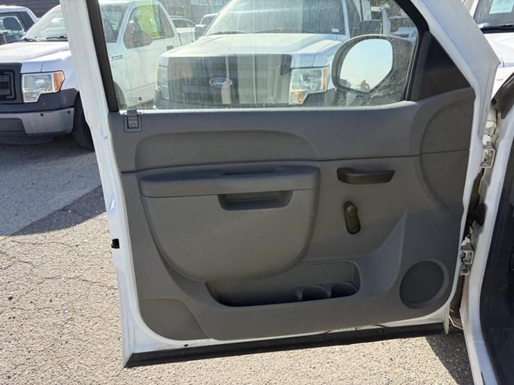 2011-chevrolet-1500-image-10