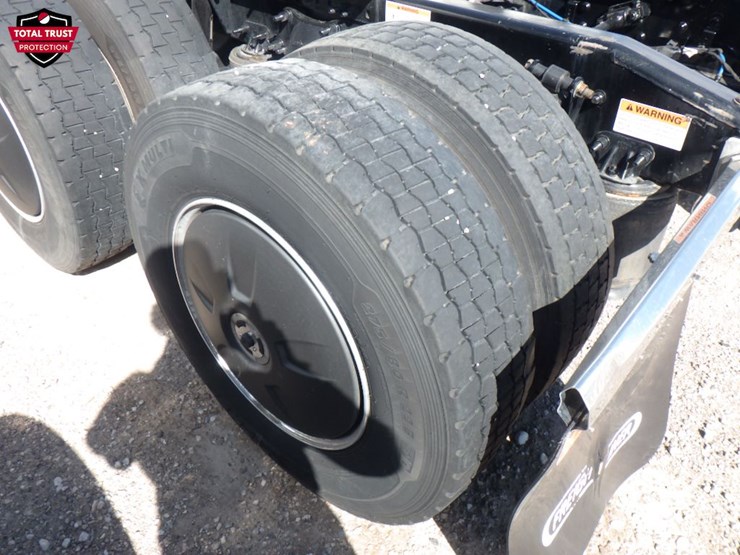 2024-freightliner-cascadia-126-image-16