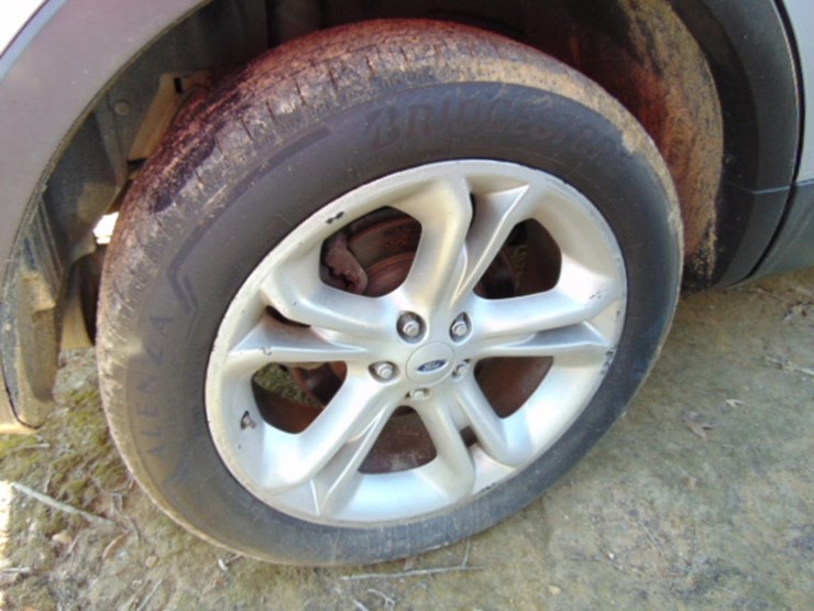 2013-ford-explorer-xlt-image-3