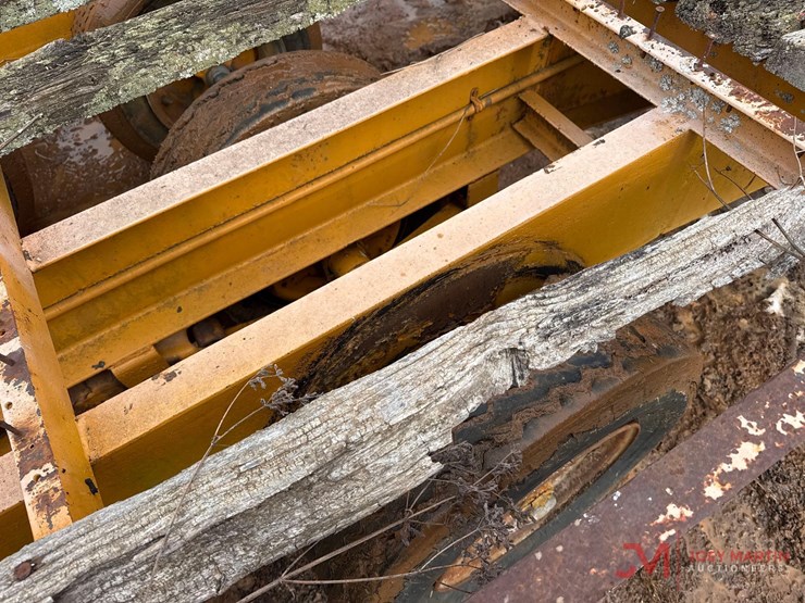 20'-tri-axle-tag-trailer-image-9