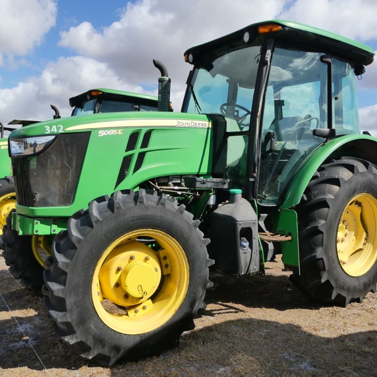 JOHN DEERE 5085E
