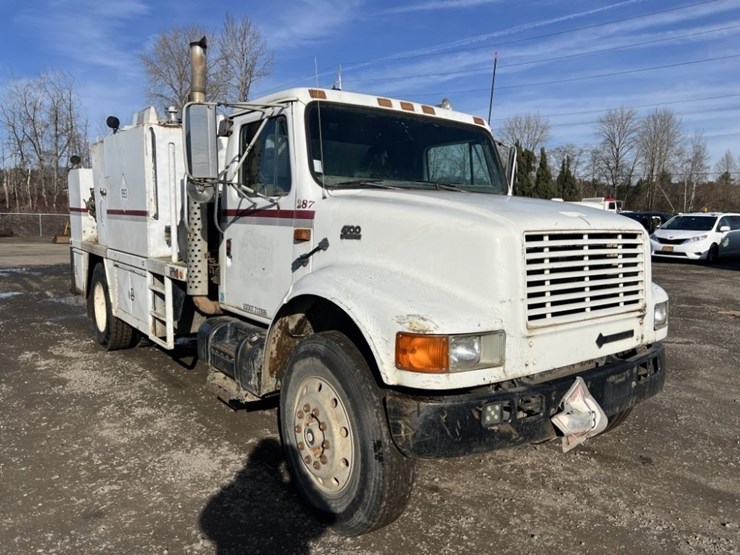 1990-international-4900-image-2