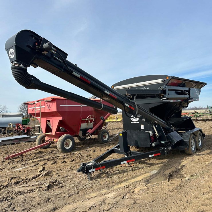 J&M LC290 Seed Tender