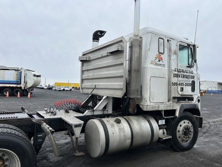 1985-mack-mh633-t/a-sleeper-truck-tractor-image-26