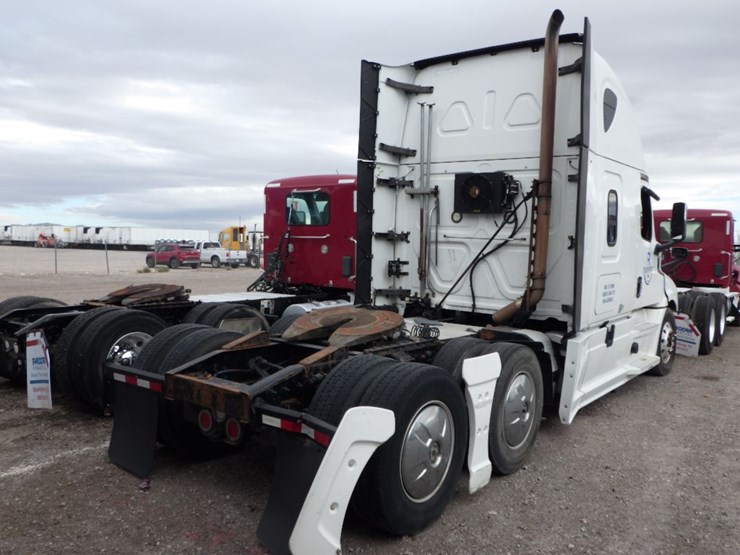 2019-freightliner-cascadia-126-image-15