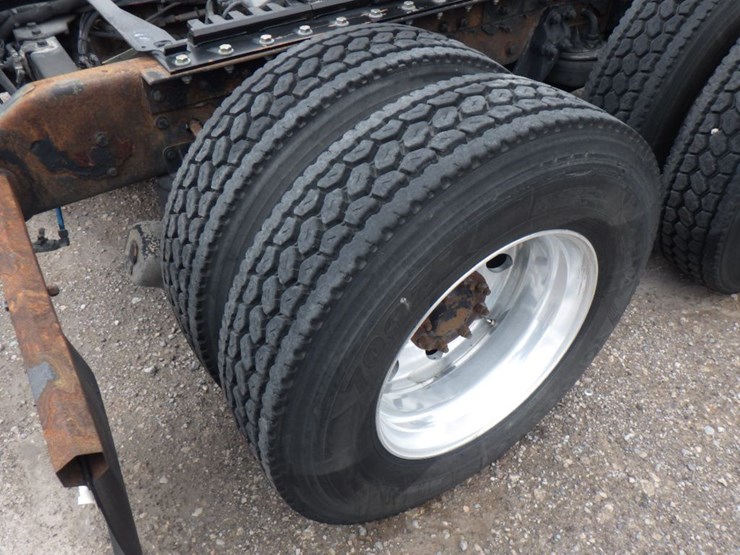 2014-kenworth-t660-image-10