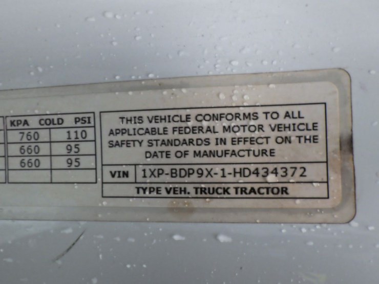 2017-peterbilt-579-image-18