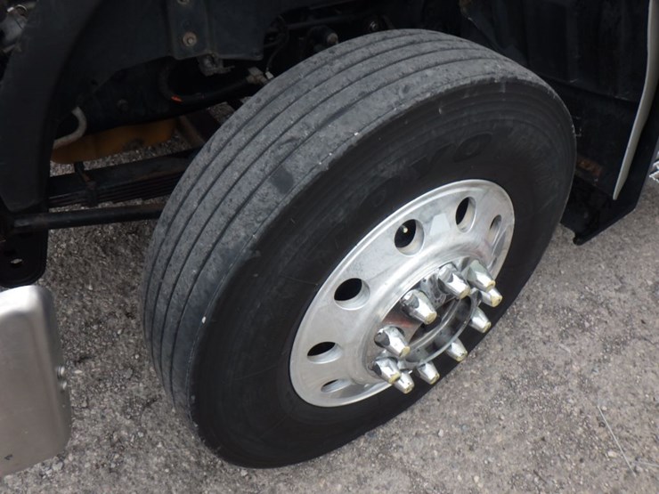 2012-caterpillar-ct660l-image-19