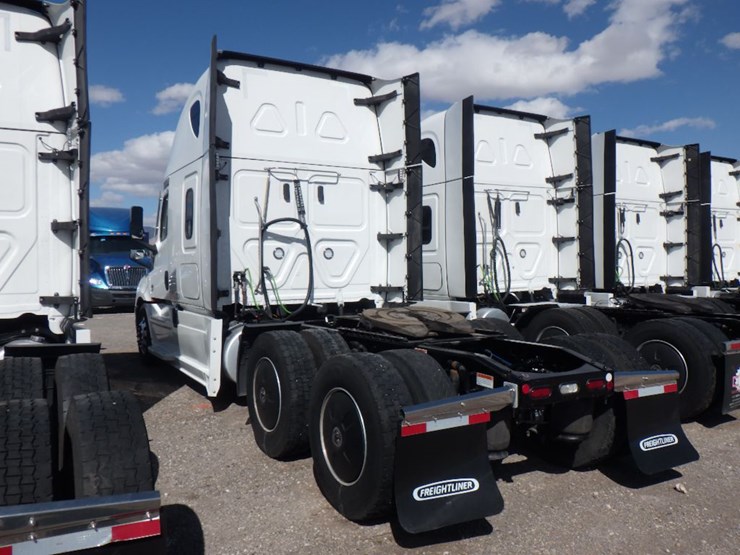 2024-freightliner-cascadia-126-image-14