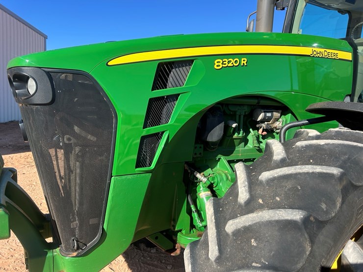 2010-john-deere-8320r-image-30