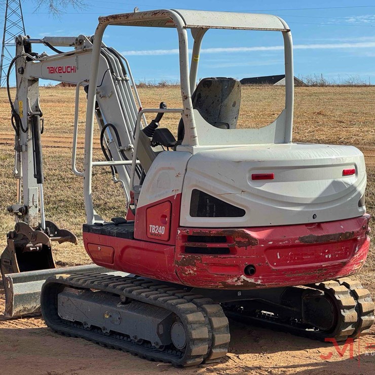 2020 TAKEUCHI TB240
