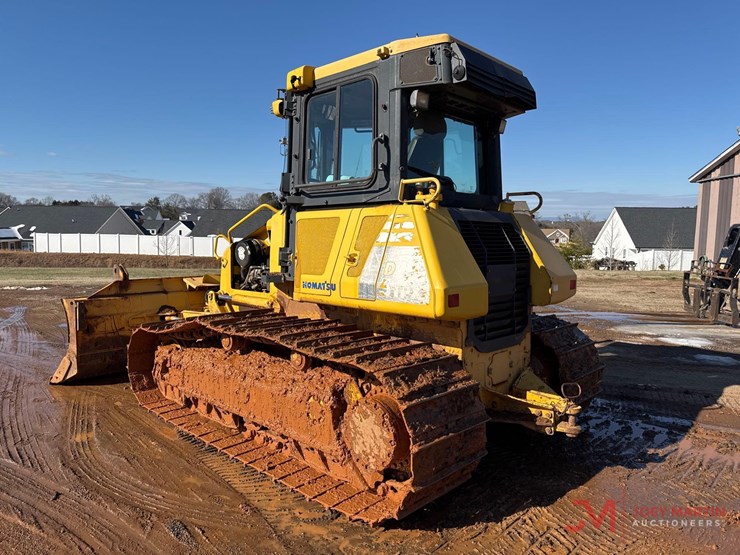 2010-komatsu-d51px-22-image-3