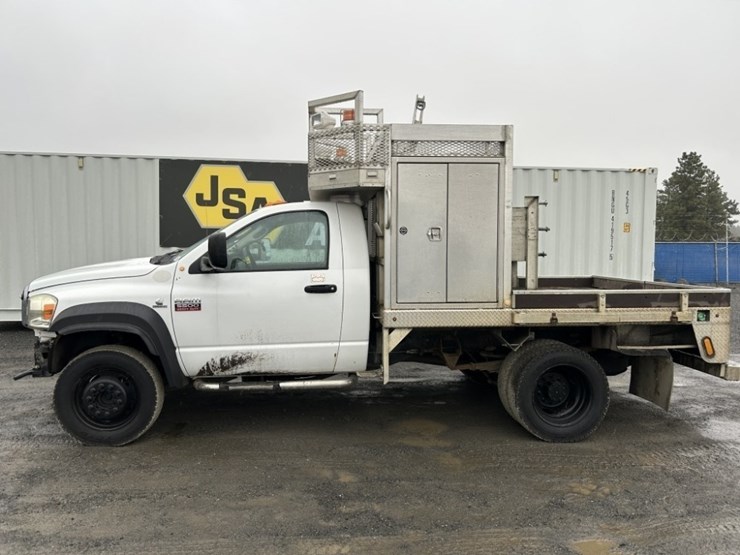 2009-dodge-ram-5500-image-2