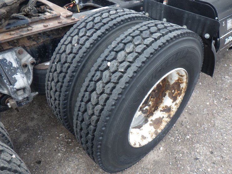 2017-kenworth-t680-image-8