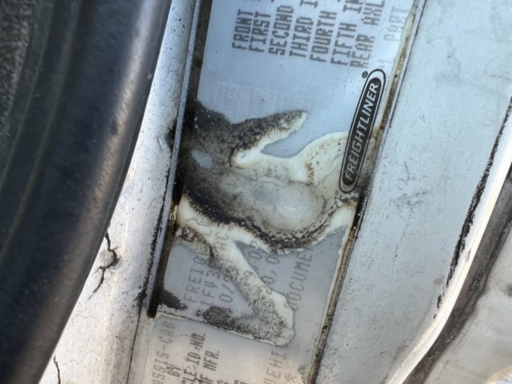 2000-freightliner-fl50-image-25