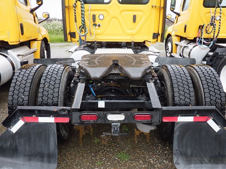 2022-freightliner-cascadia-126-image-6